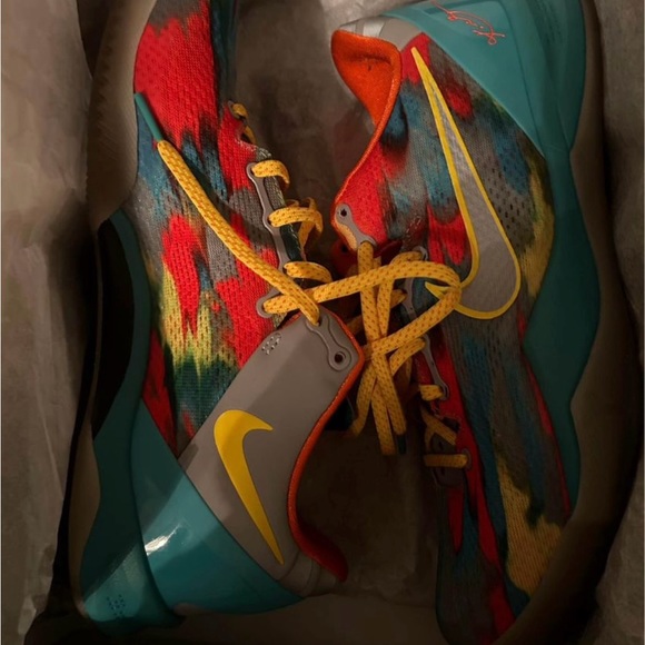 Nike Kobe 8 GC
Venice Beach (2013) - Picture 2 of 10